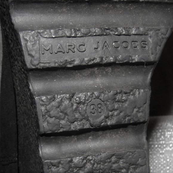 COPY - Beautiful Authentic MARC JACOBS Black Quilted Suede Fur Platform Boots s… - Picture 6 of 7